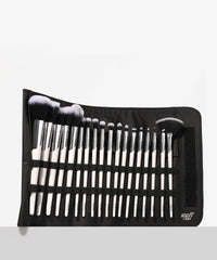 By BEAUTY BAY 18 PIECE EYE & FACE BRUSH SET